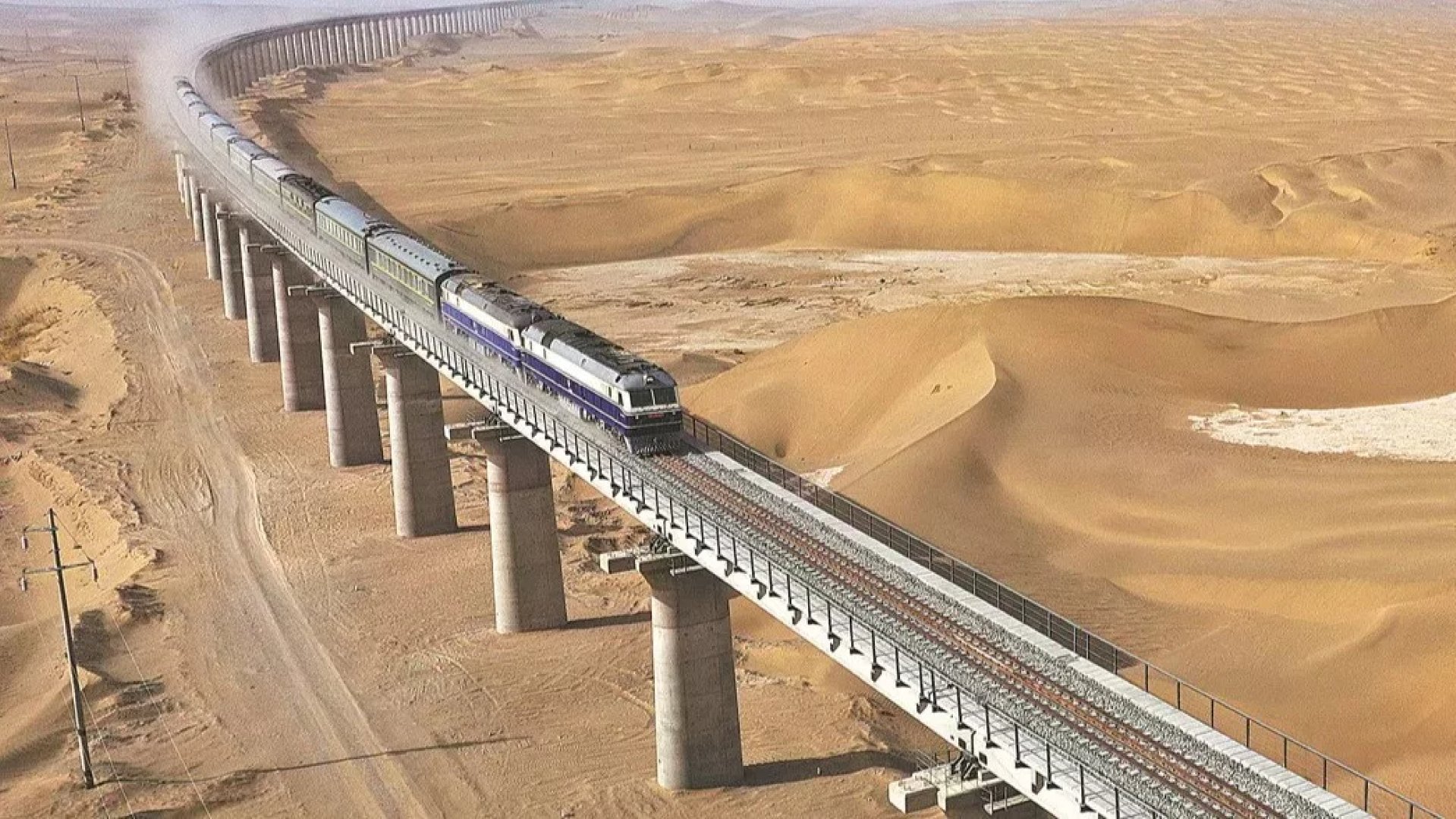 Algérie : ouverture d’une ligne ferroviaire minière de 950 km à travers le désert